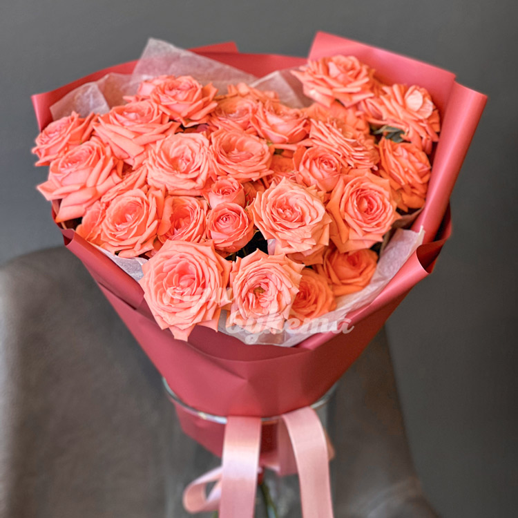 9 кустовых пионовидных роз (доп. фото)