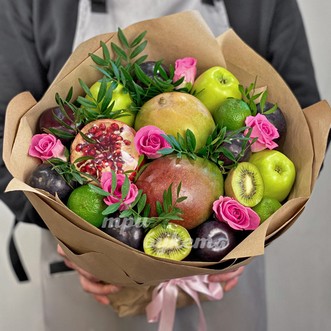 Фруктовый букет из граната и слив