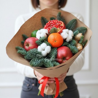 Новогодний букет из граната и яблок