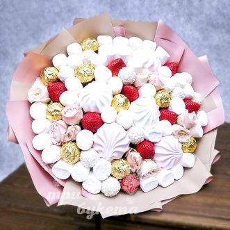 Сладкий букет с кустовыми розами