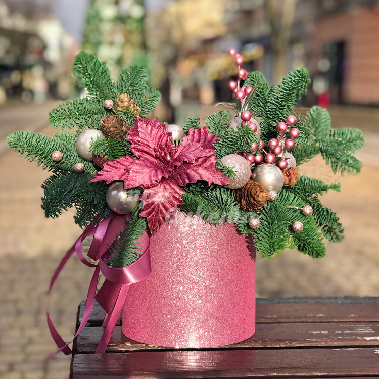 Новогодняя комп. с шарами и цветком