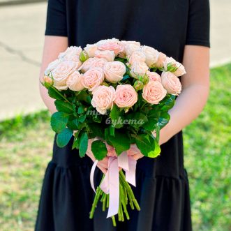 Букет 11 нежно-розовых кустовых роз