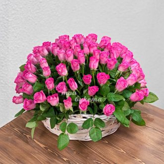 Корзина из 95 розовых роз Корзина из 95 розовых роз