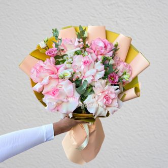Букет эустом и роз Белла Вита на 8 марта